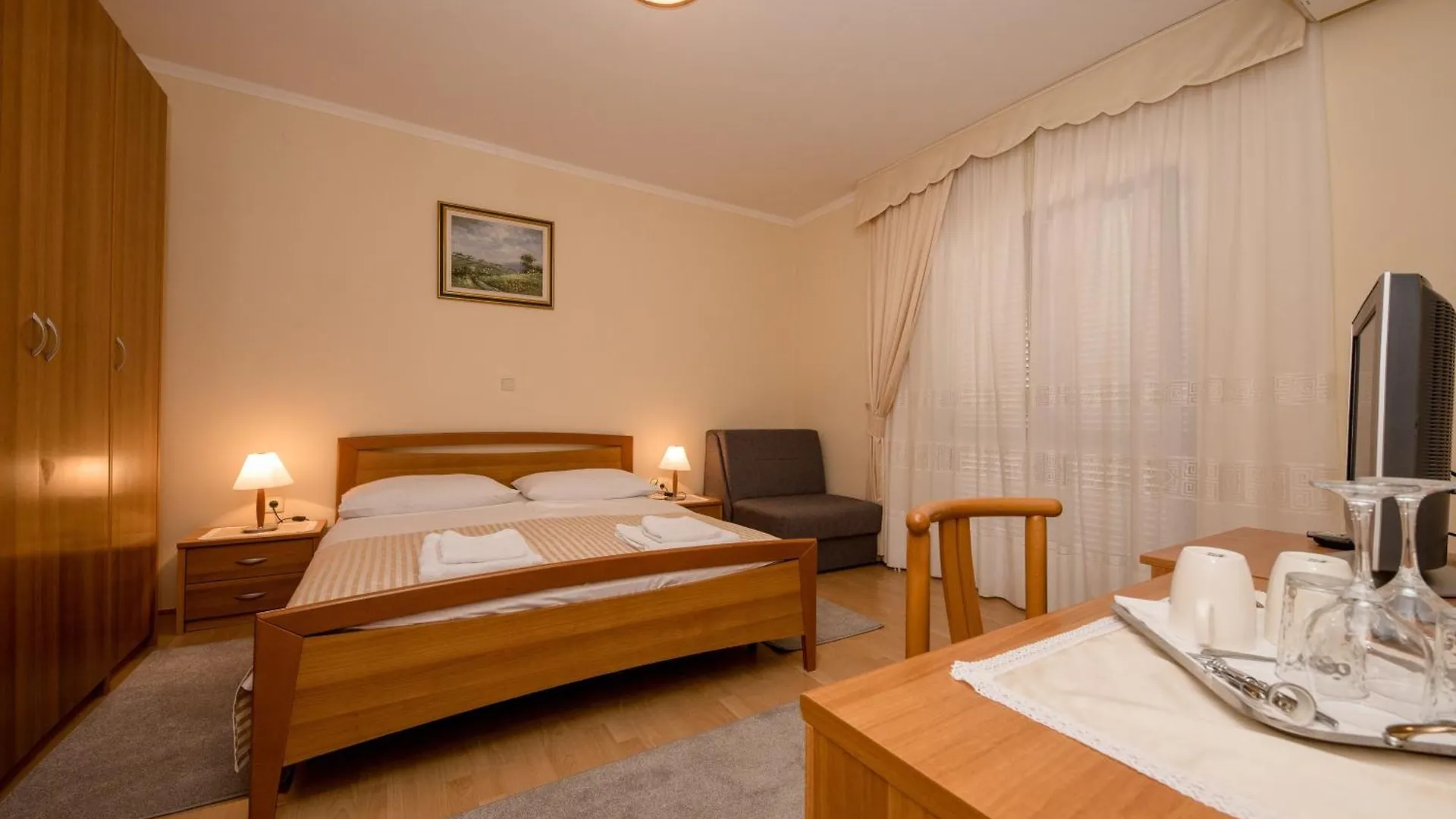 Guest House Villa Anggela Rab Town 0*,