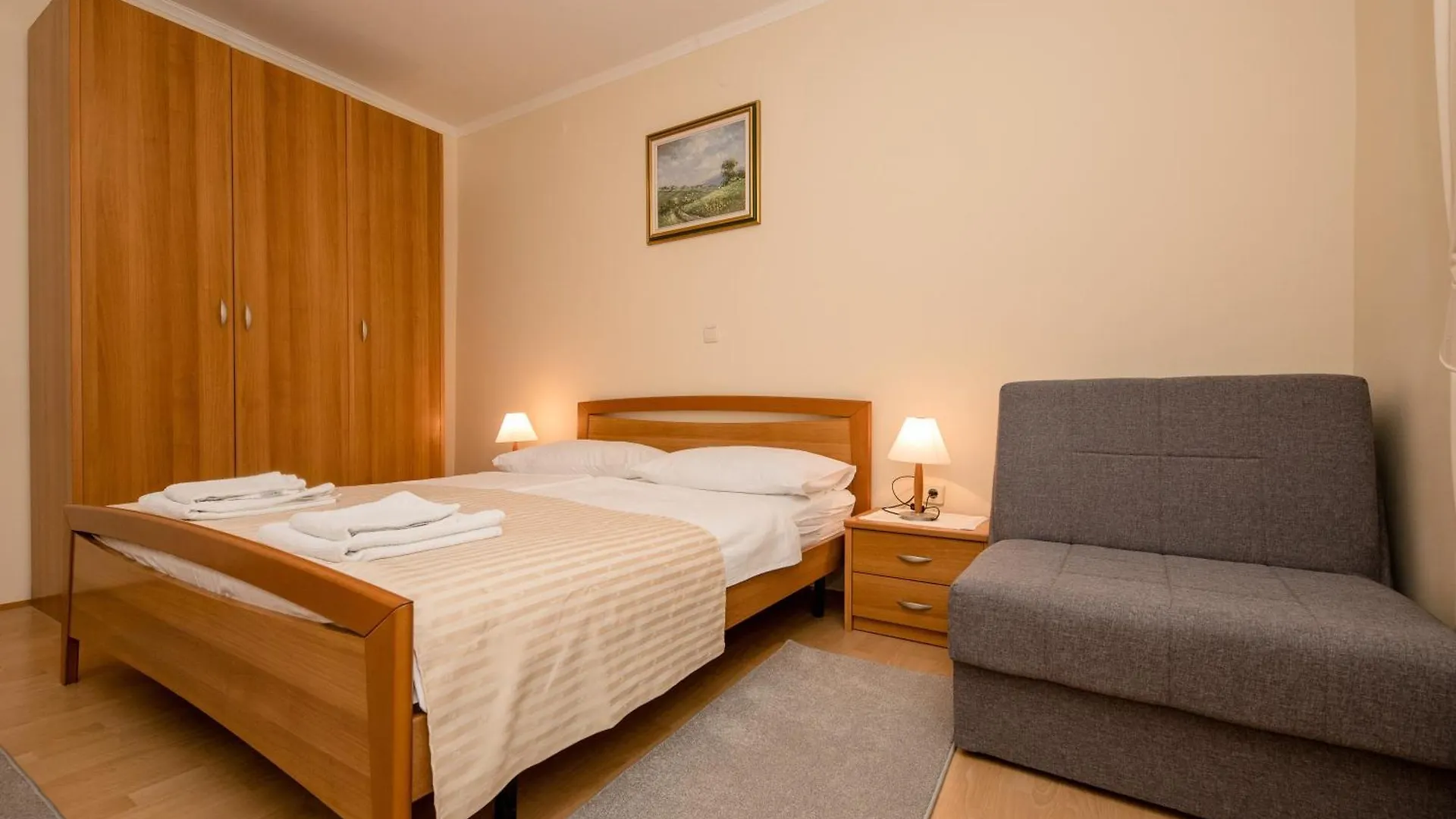 Guest House Villa Anggela Rab Town